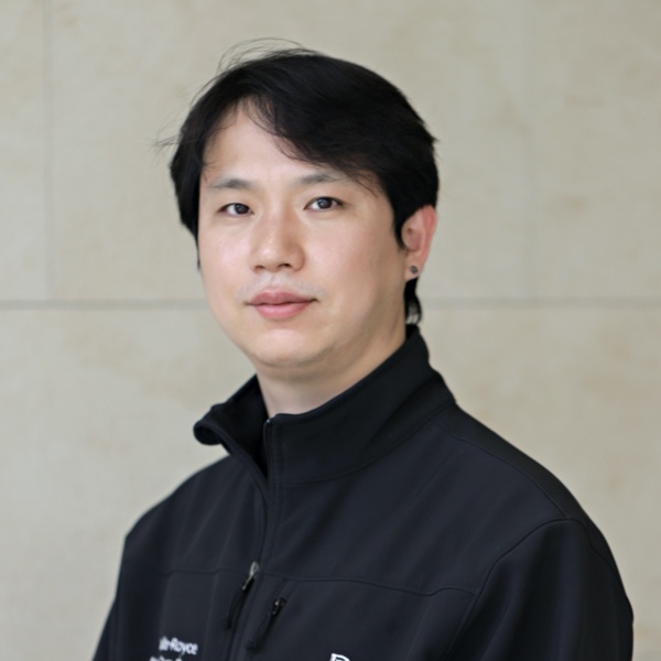 정 성 철  과장