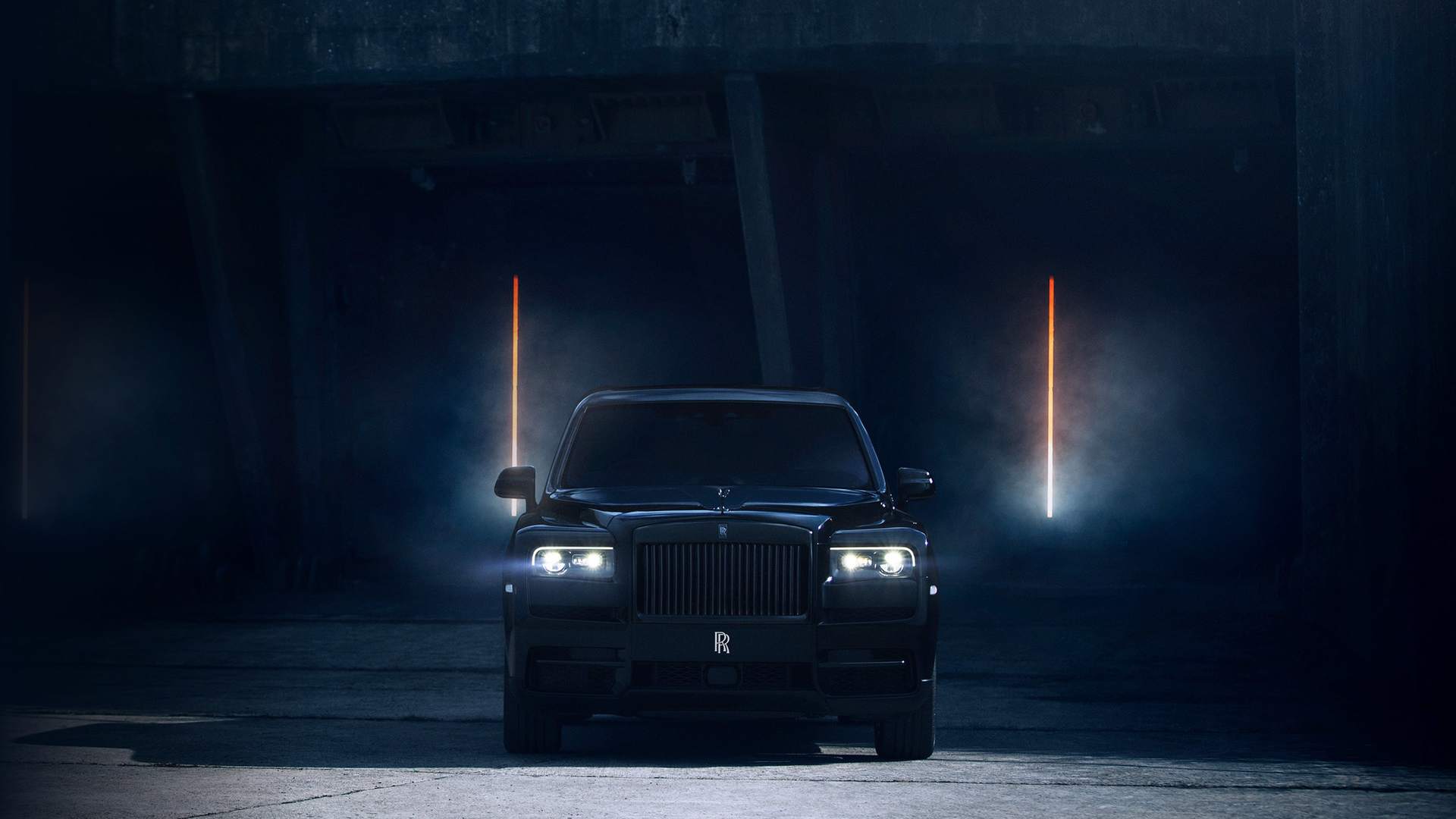 Front exterior view of a Rolls-Royce Black Badge motor car