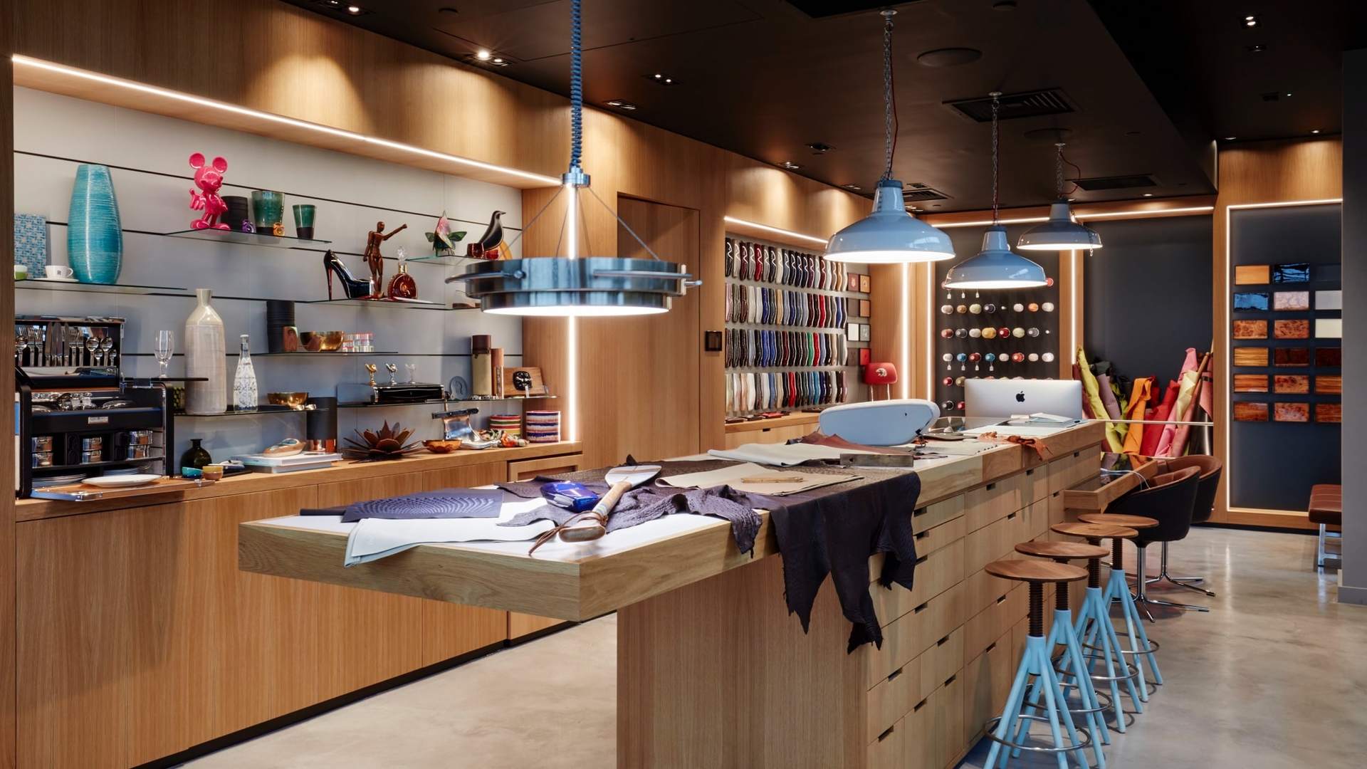 The Rolls-Royce Private Office. A centre of time-honoured craftsmanship forms an inspiring creative environment.