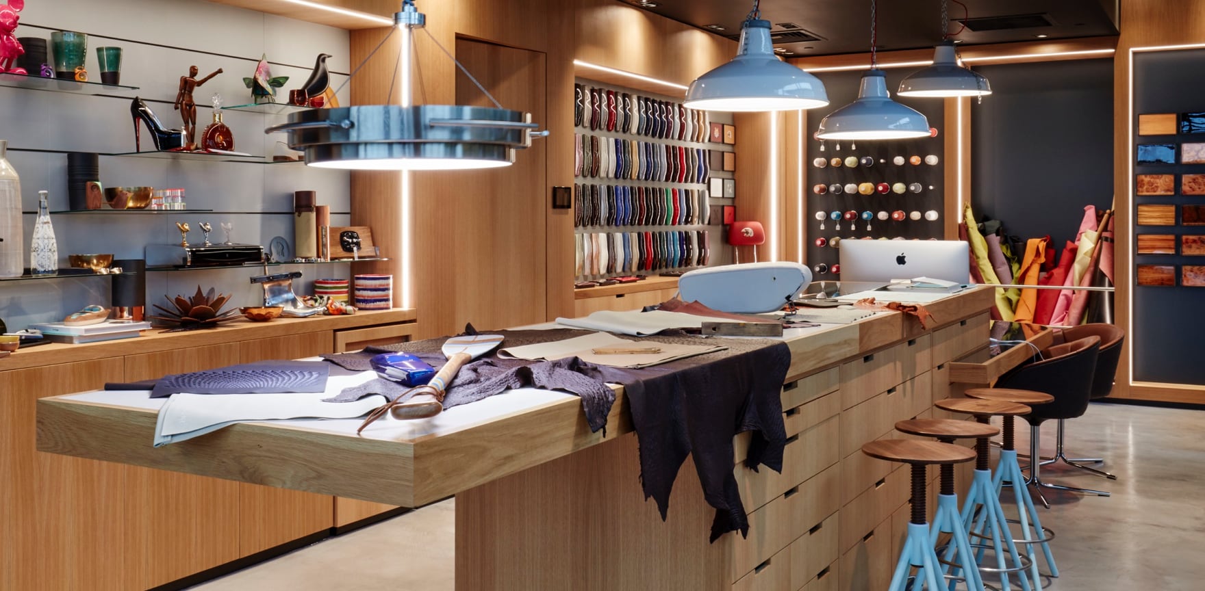 グッドウッドのホーム・オブ・ロールス・ロイスで舞台裏を訪れ、真に個性的な車の創造にインスピレーションを与える魅力的な部屋の全てをご覧ください。