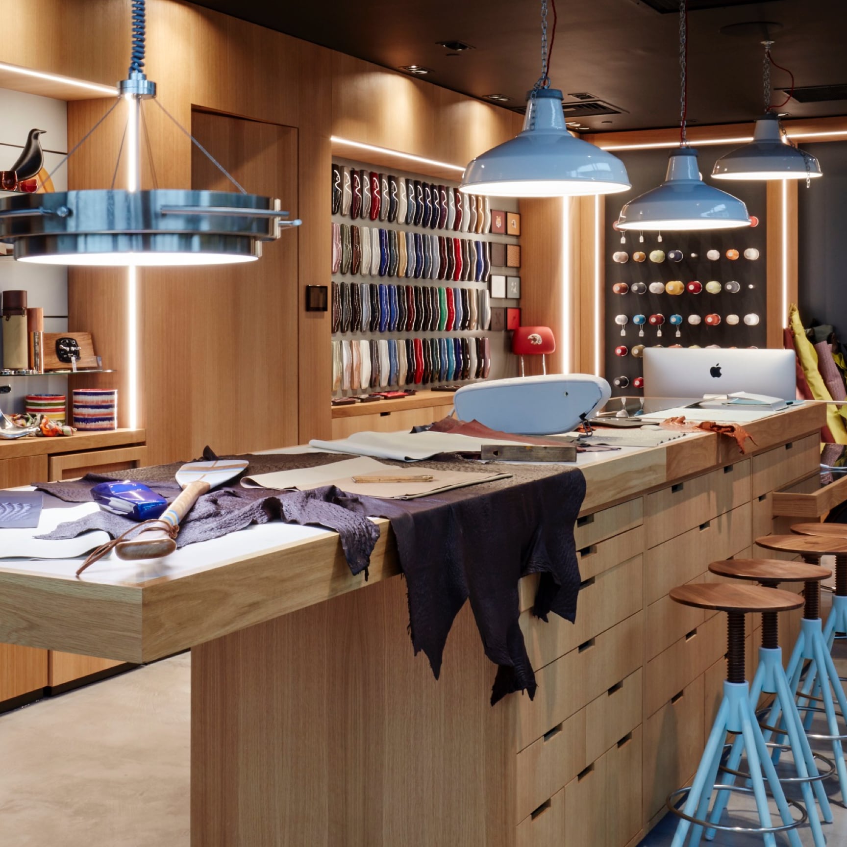 Go behind the scenes at the Home of Rolls‑Royce in Goodwood, and discover the striking rooms that inspire the creation of truly individual motor cars.