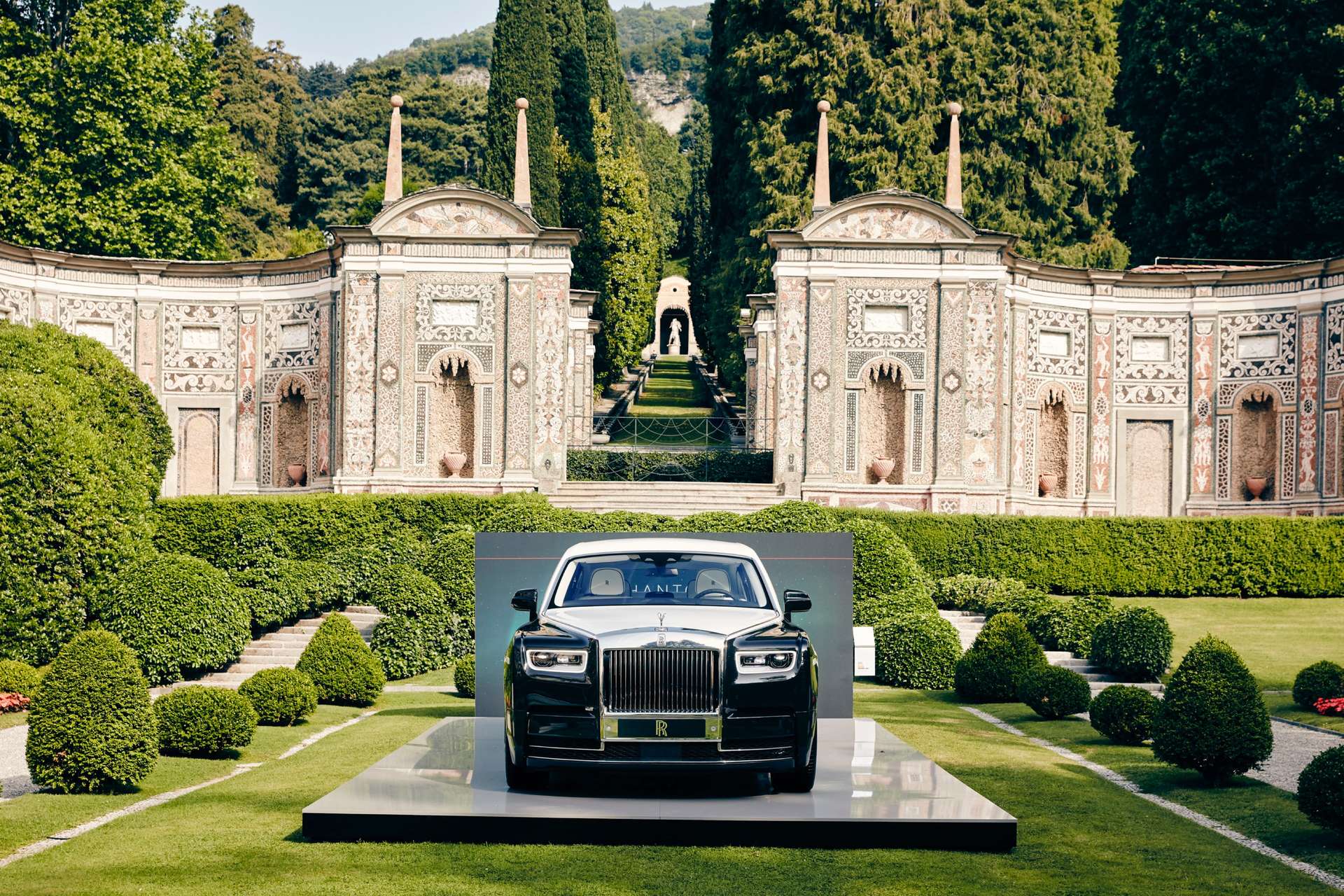 Bespoke Rolls-Royce motor car on show at the prestigious Concorso d’Eleganza Villa d’Este