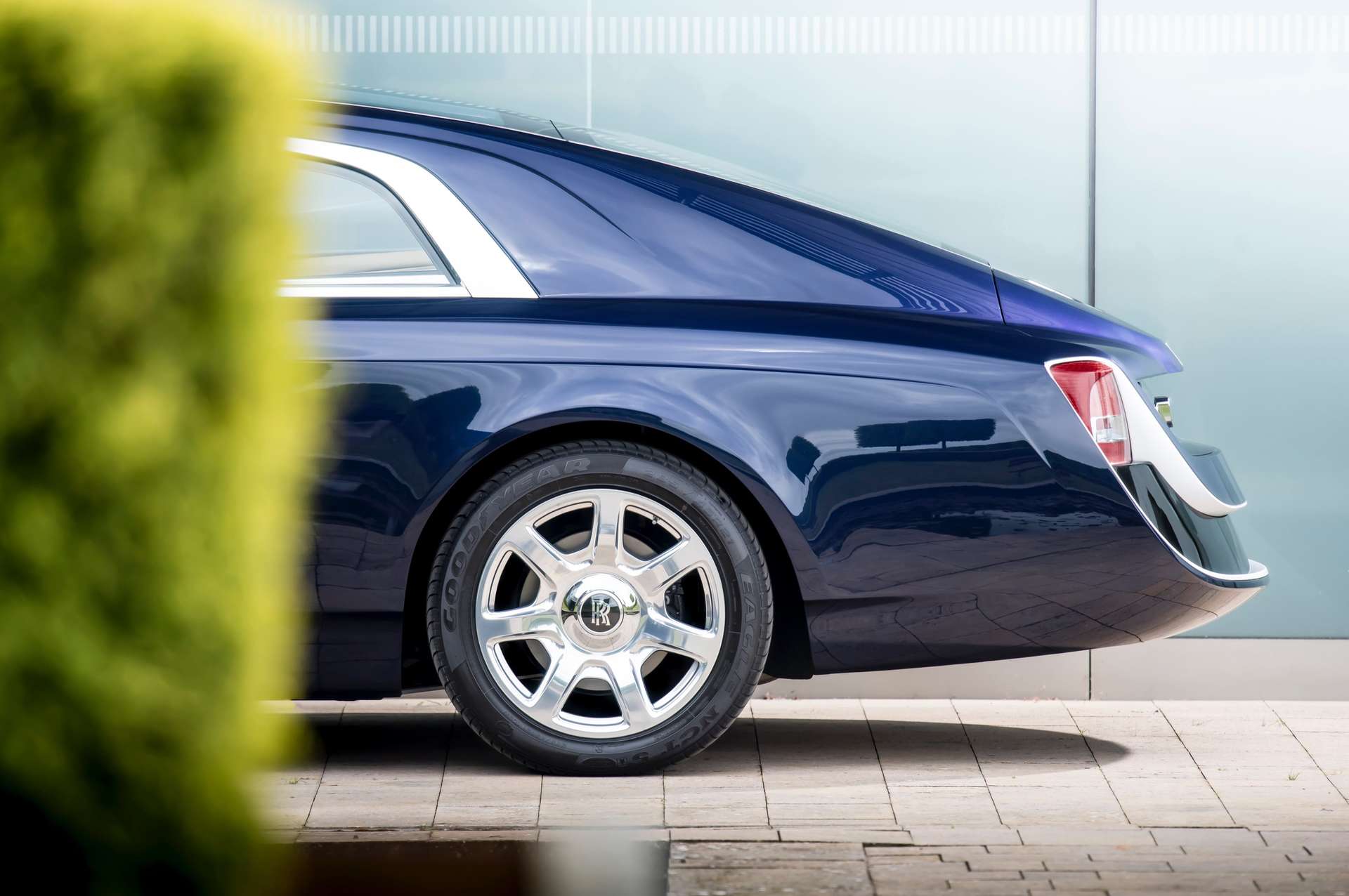 Side rear view of the Rolls-Royce Sweptail