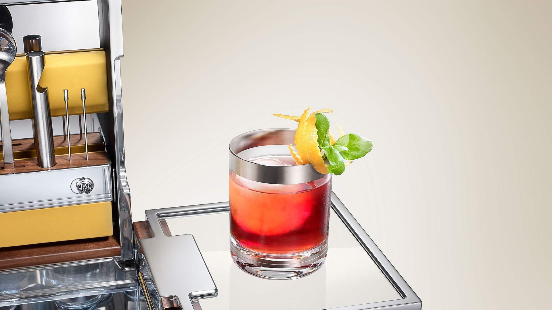 수제작 알루미늄, 탄소 섬유, 월넛, 가죽으로 구성된 롤스로이스 Cocktail Hamper 액세서리