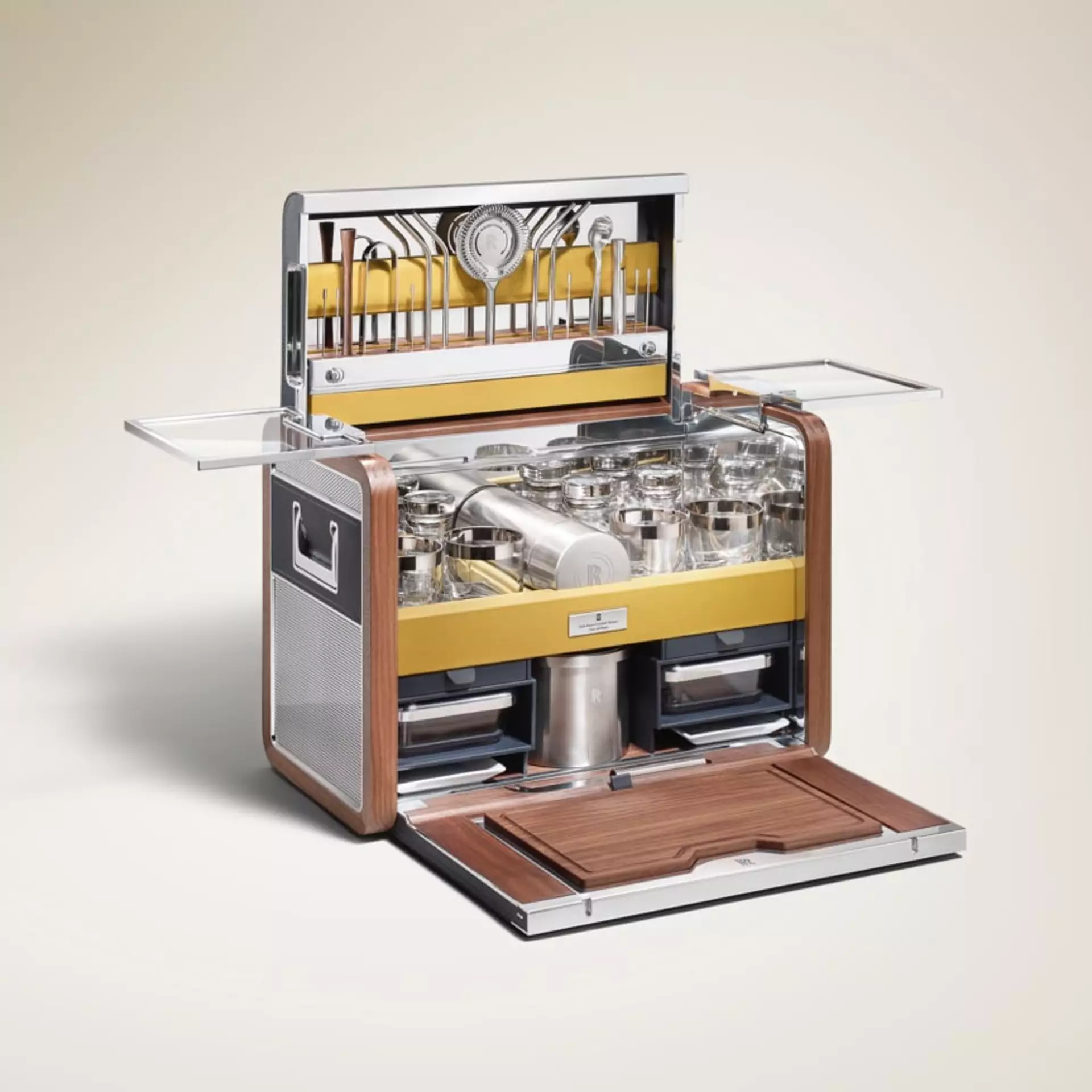 Inspired by the launch of Dawn, the Rolls-Royce Cocktail Hamper is our most sociable accessory to date. 