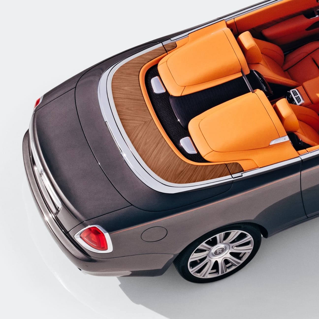 Indulge the senses with Dawn Aero Cowling, the tonneau cover – the ultimate two-seater, open-top driving experience by Rolls-Royce Motor Cars.