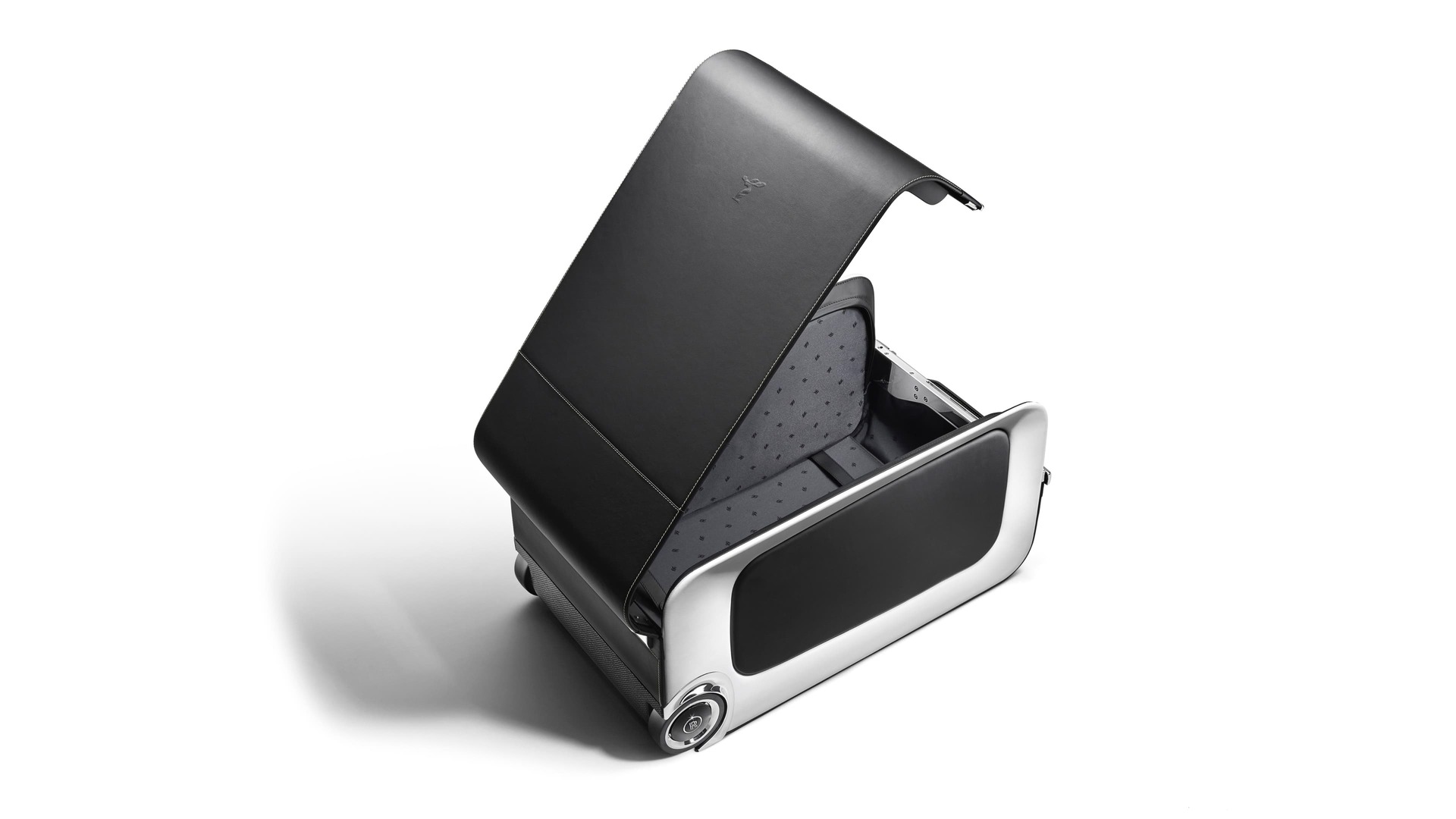 The Grand Tourer in full, showing the luggage's exquisite craftsmanship and an elegant aesthetic