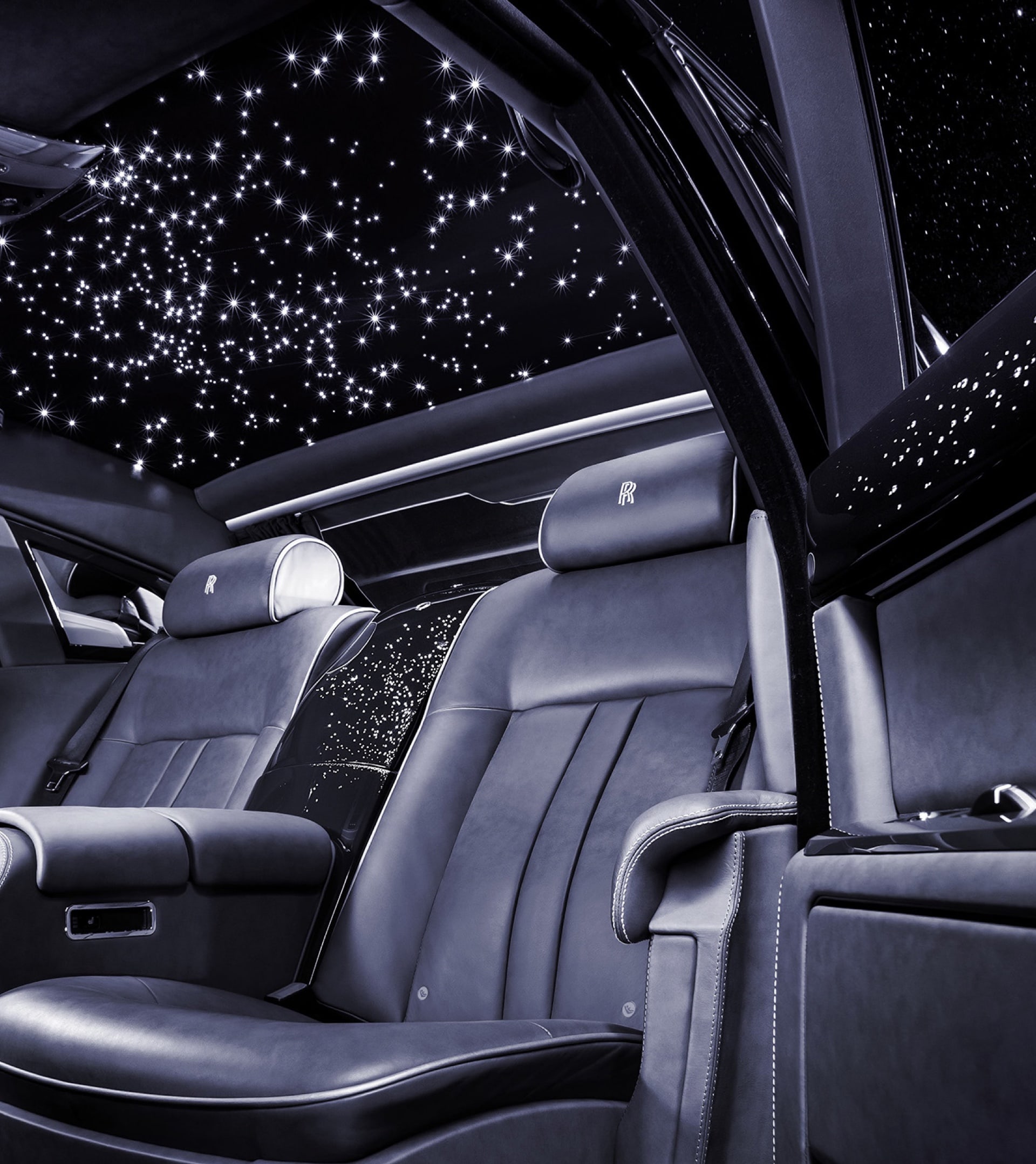 Rolls-Royce Phantom Celestial : Ciel de toit sous une nuit étoilée