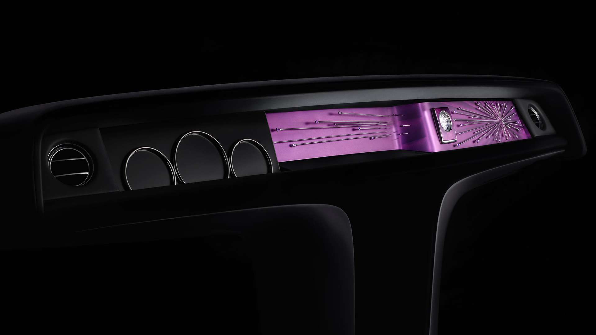 「Astrum」、プラチナの中にダイヤモンド１つ、それをアメジストの付いたシルバーのスター・バーストで囲んだPHANTOMのビスポーク・ギャラリー