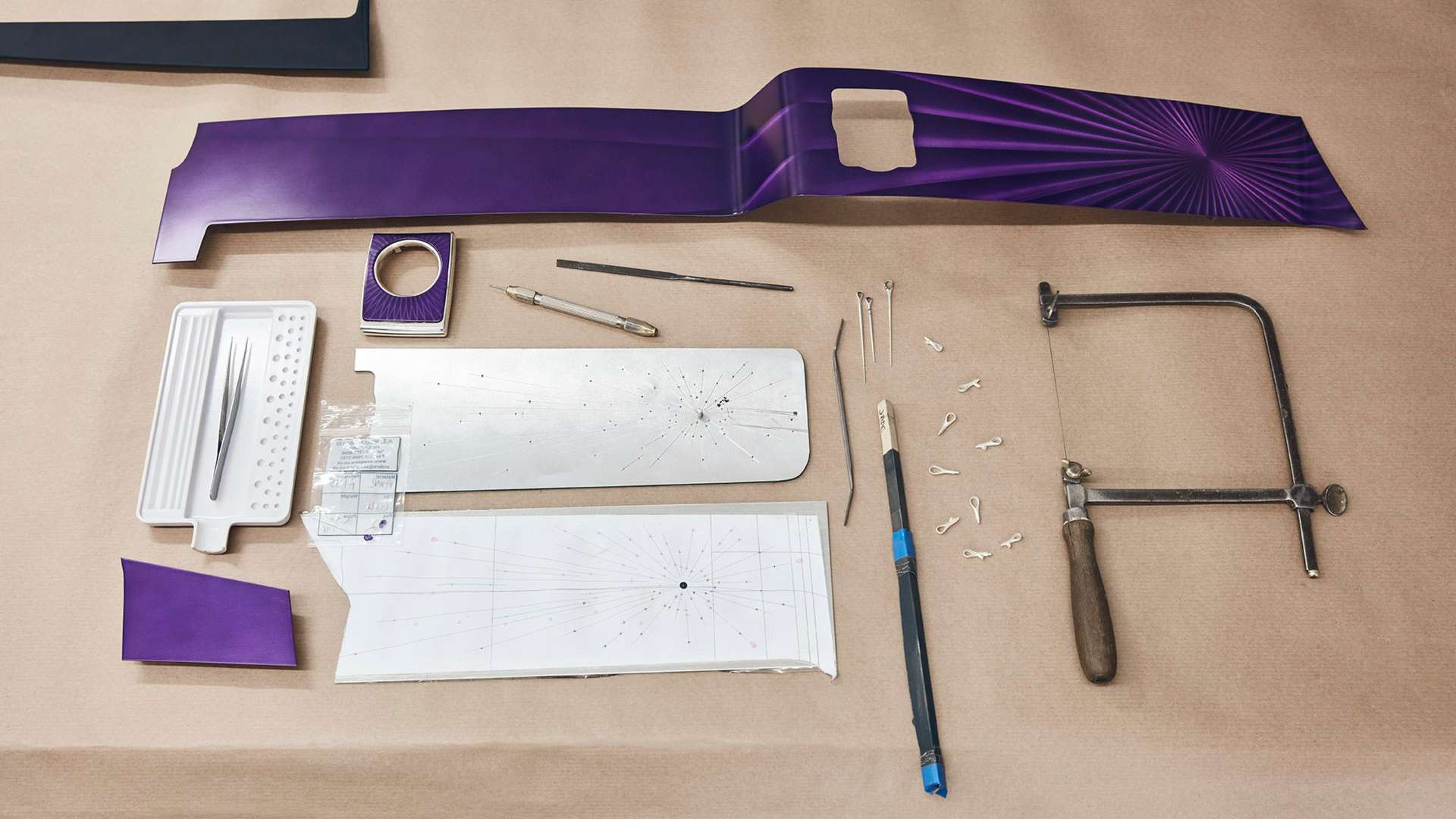 フォックス・シルバーのPHANTOMビスポーク・ギャラリー制作に使用された素材のアップ