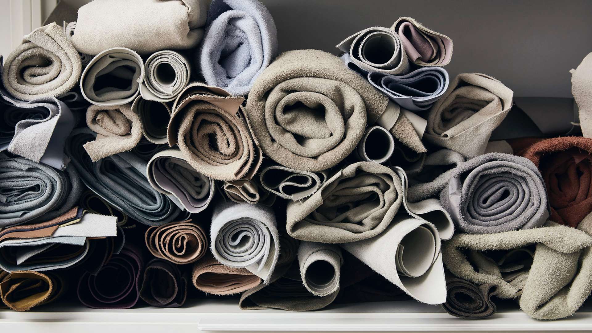 ヘレン・アン・マリー氏がロールス・ロイスのために制作したビスポークのPHANTOMギャラリーに使用した材料のアップ