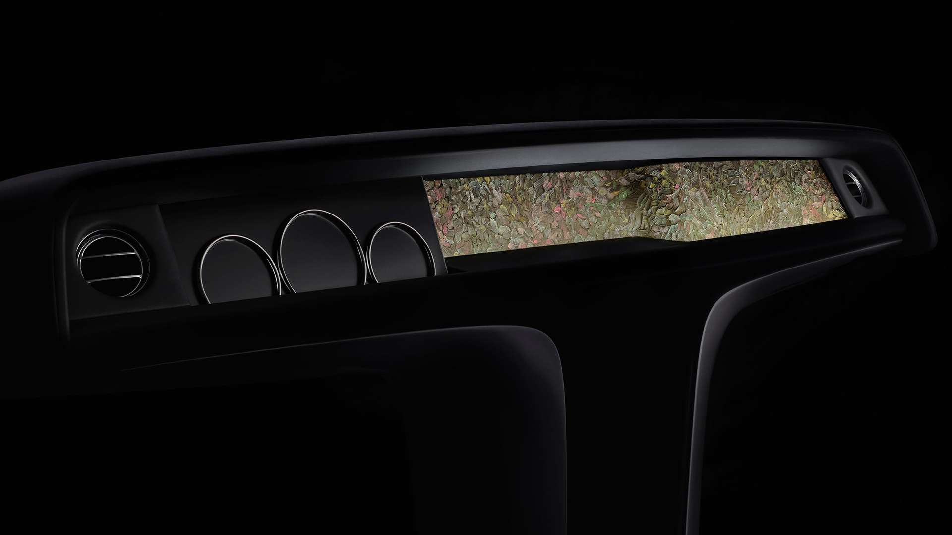 中国人アーティストのリャン・ヤンウェイ氏により、PHANTOMビスポーク・ギャラリーのために制作された、手描きの幾何学模様と花柄