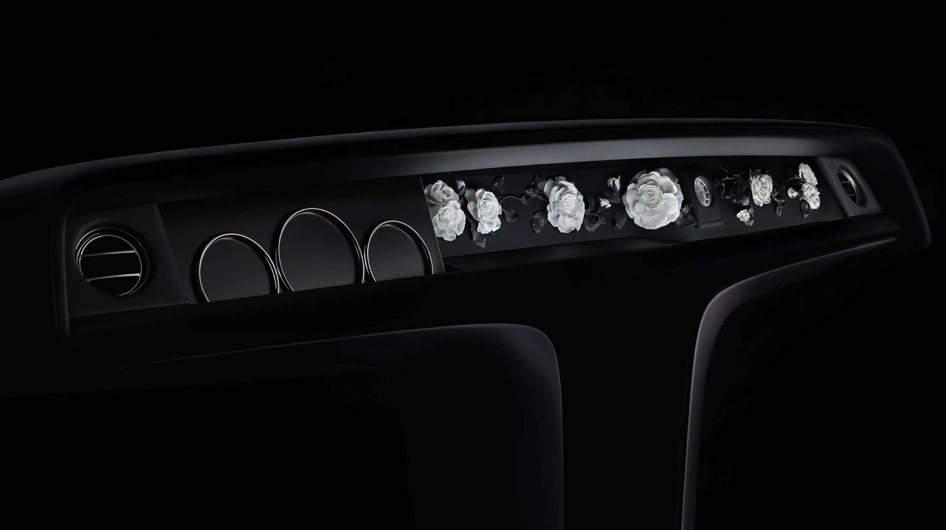 世界的に有名なドイツの磁器メーカー、ニンフェンブルクがPHANTOMギャラリーのために制作した、手の込んだ磁器のバラのアップ