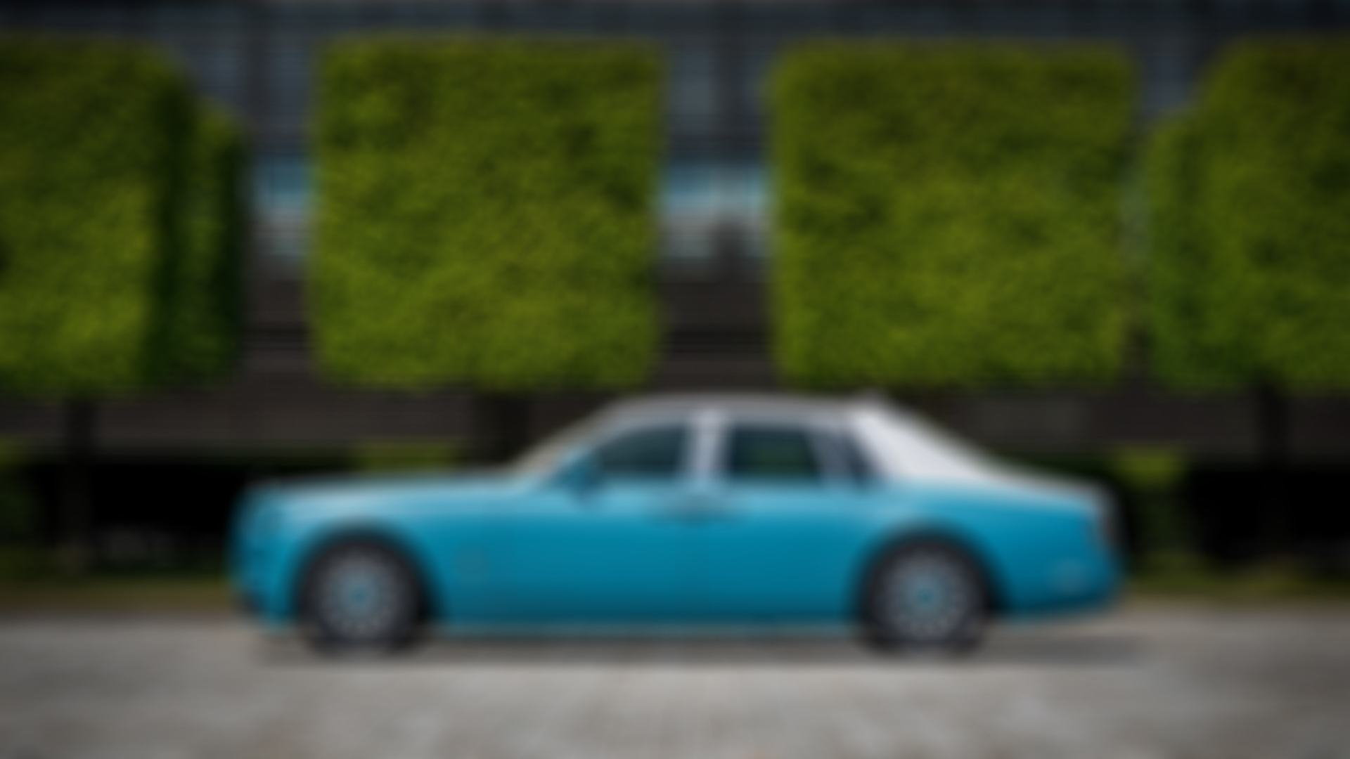 ターコイズとアンダルシアンのロールス・ロイスPHANTOM STANDARD WHEELBASEのサイドショット