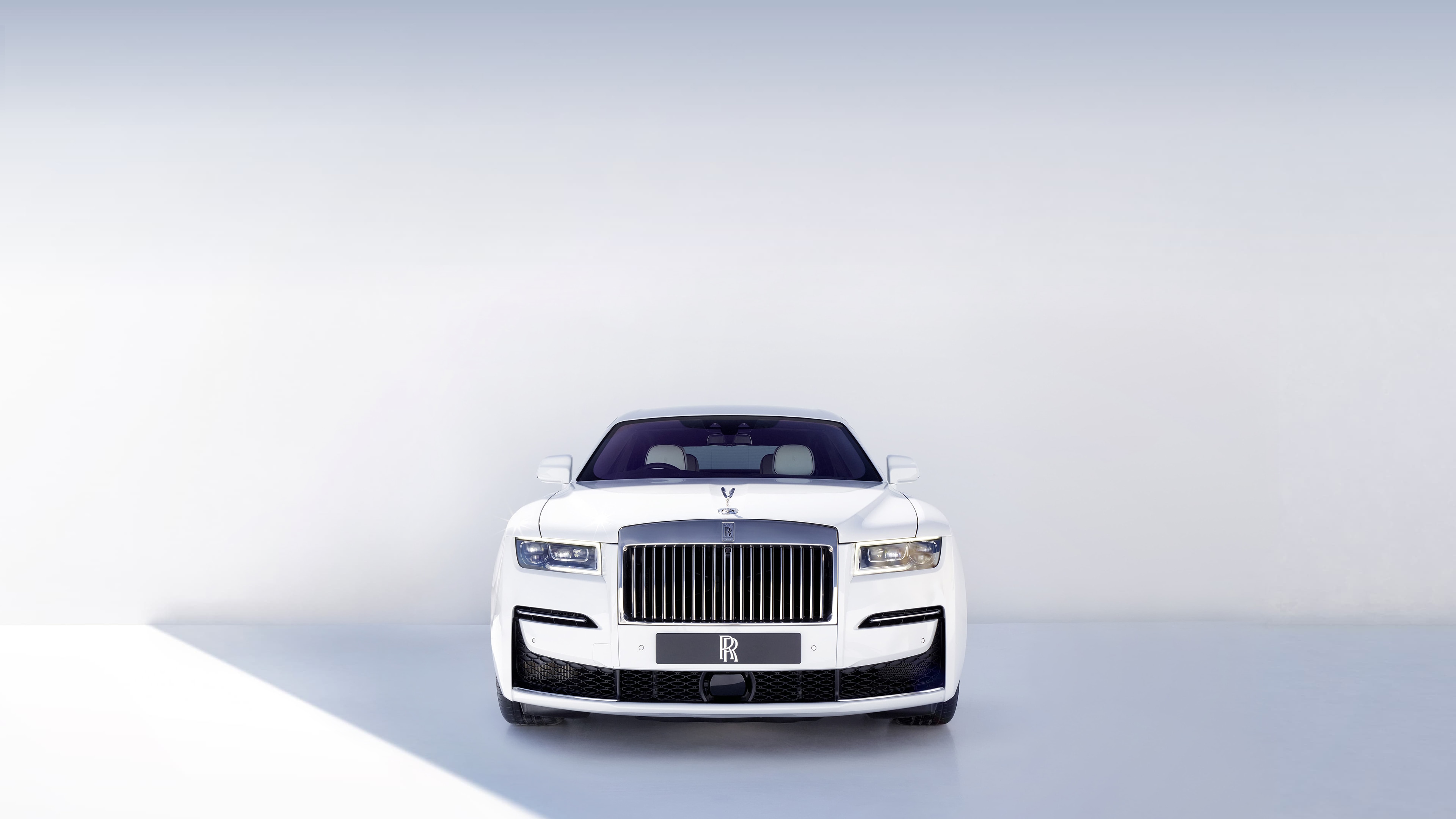 New Rolls-Royce Ghost test drive: take a luxurious magic carpet ride