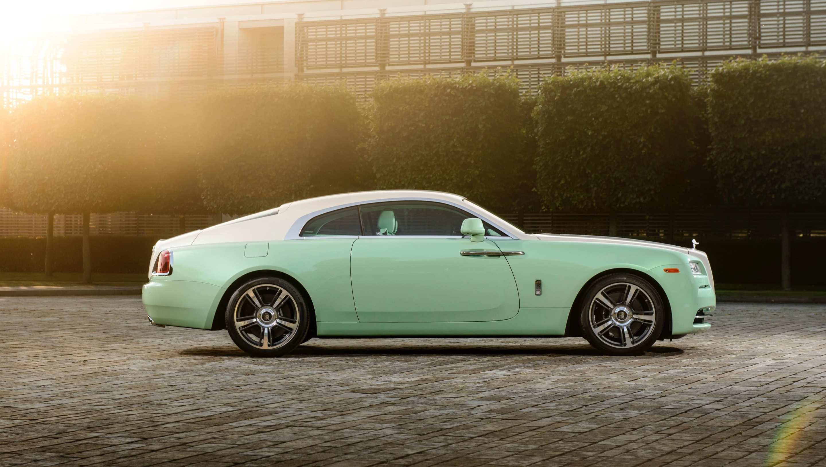 Rolls Royce Wraith изумрудный