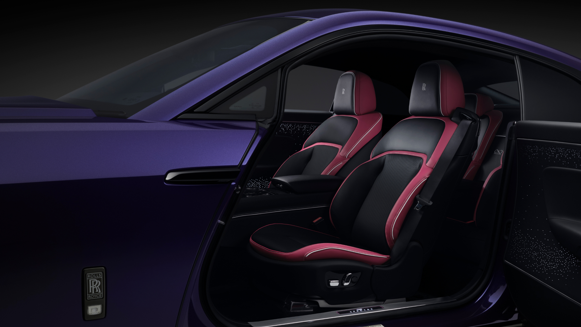 Side shot of inside the purple Black Badge Spectre, highlighting the cross colour combination of the black and red interior. 