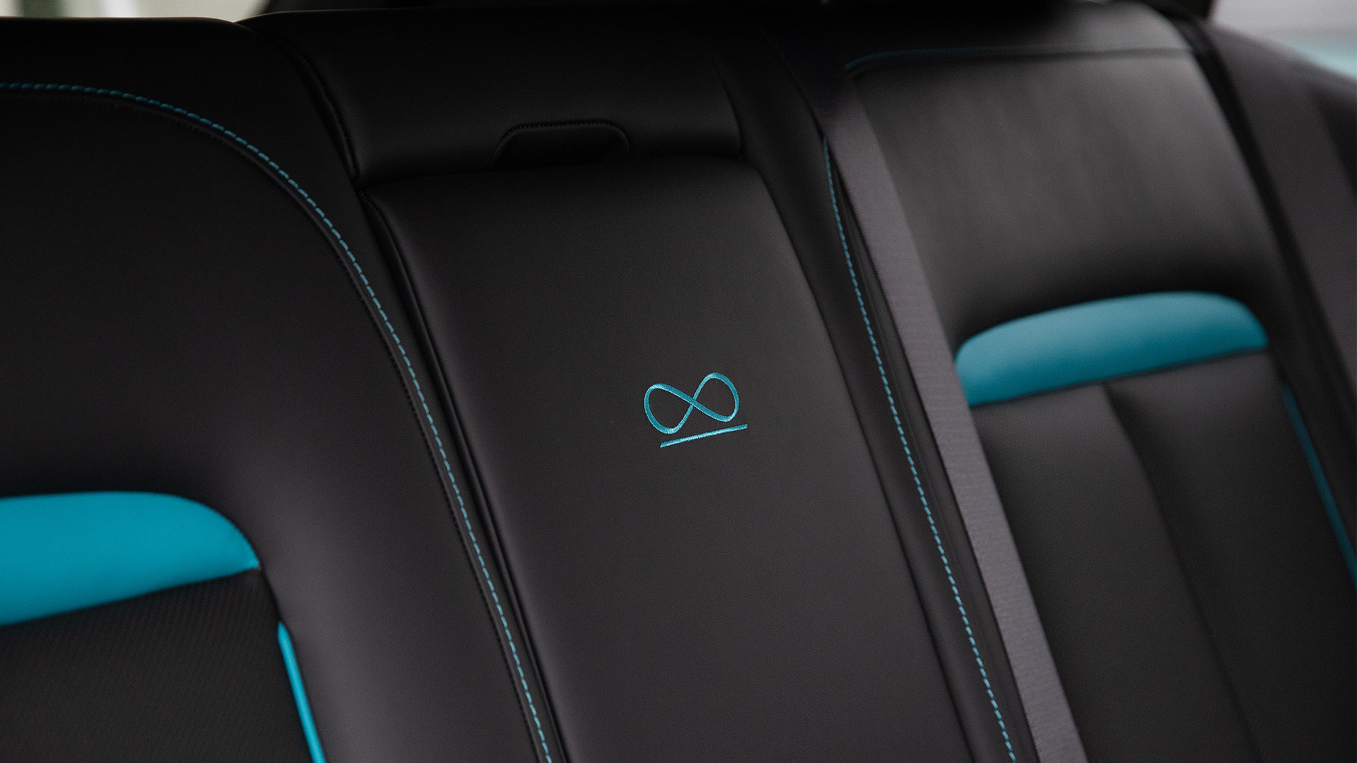 Infinity logo in Black Badge Cullinan