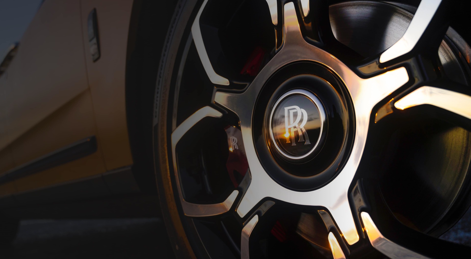 Wheel detail showing bespoke Rolls-Royce Black Badge monogram and onyx brake callipers on the Cullinan Capella motor car