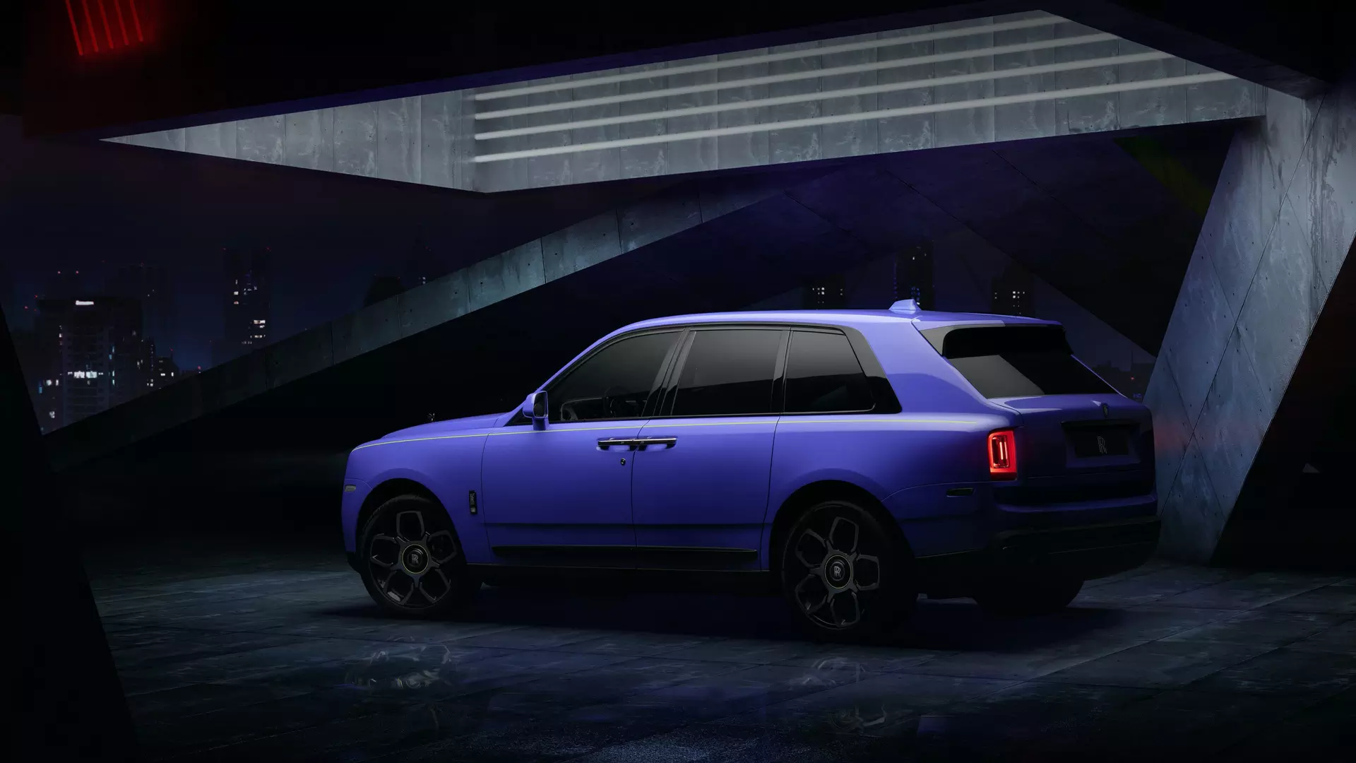 Side view of a Black Badge Cullinan in mirabeau blue colour.