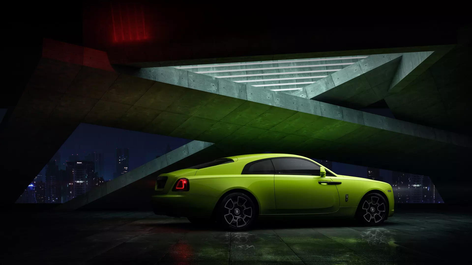 Side view of a Black Badge Wraith in lime rock green colour.