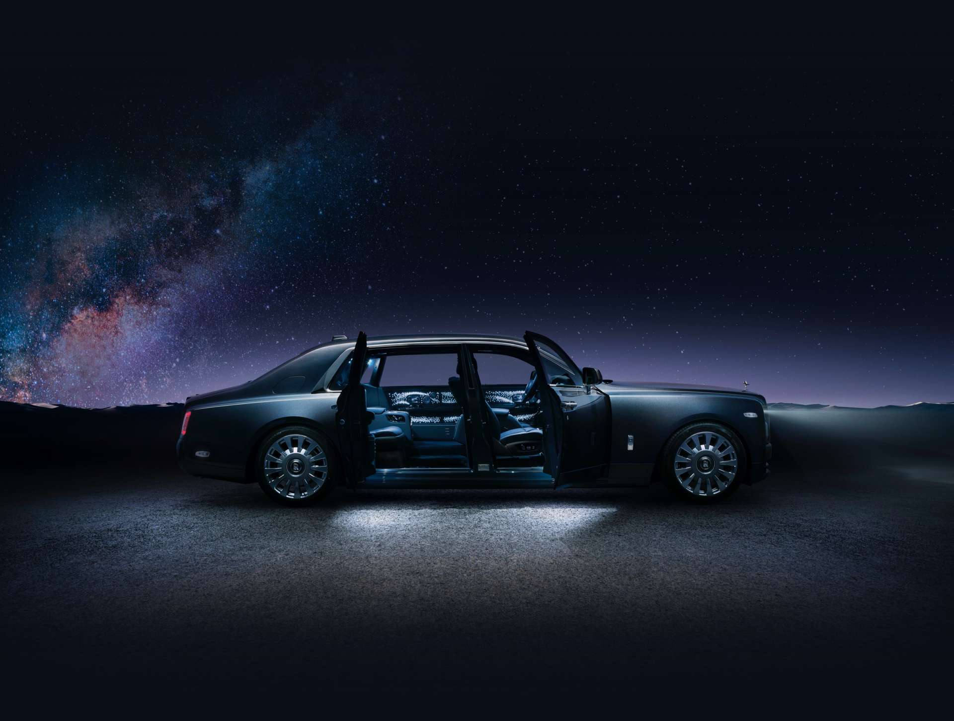 Side view of Phantom Tempus with doors open