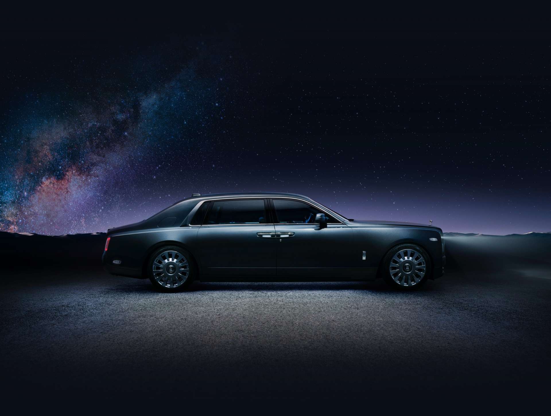 Side view of Phantom Tempus with doors closed