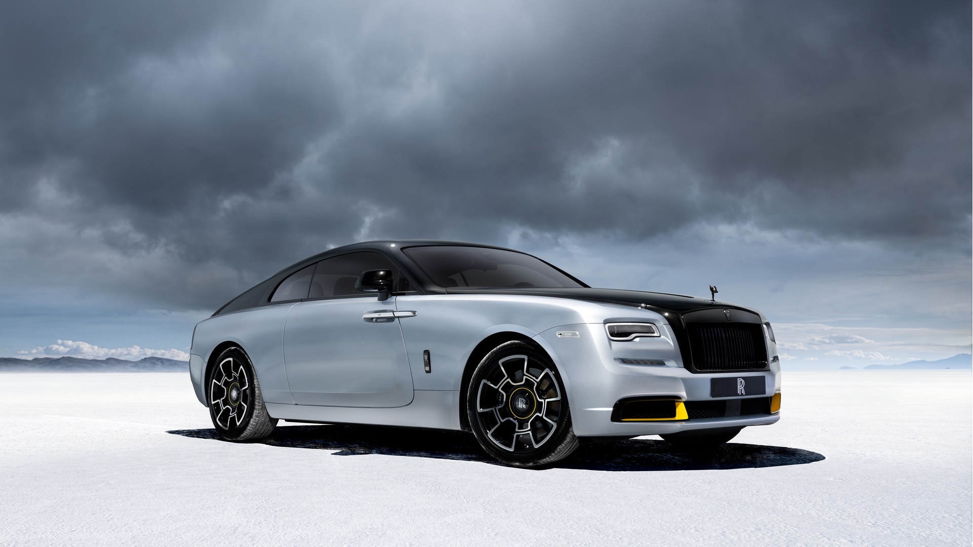 Front depiction of the Wraith Landspeed Collection Car on the salt flats