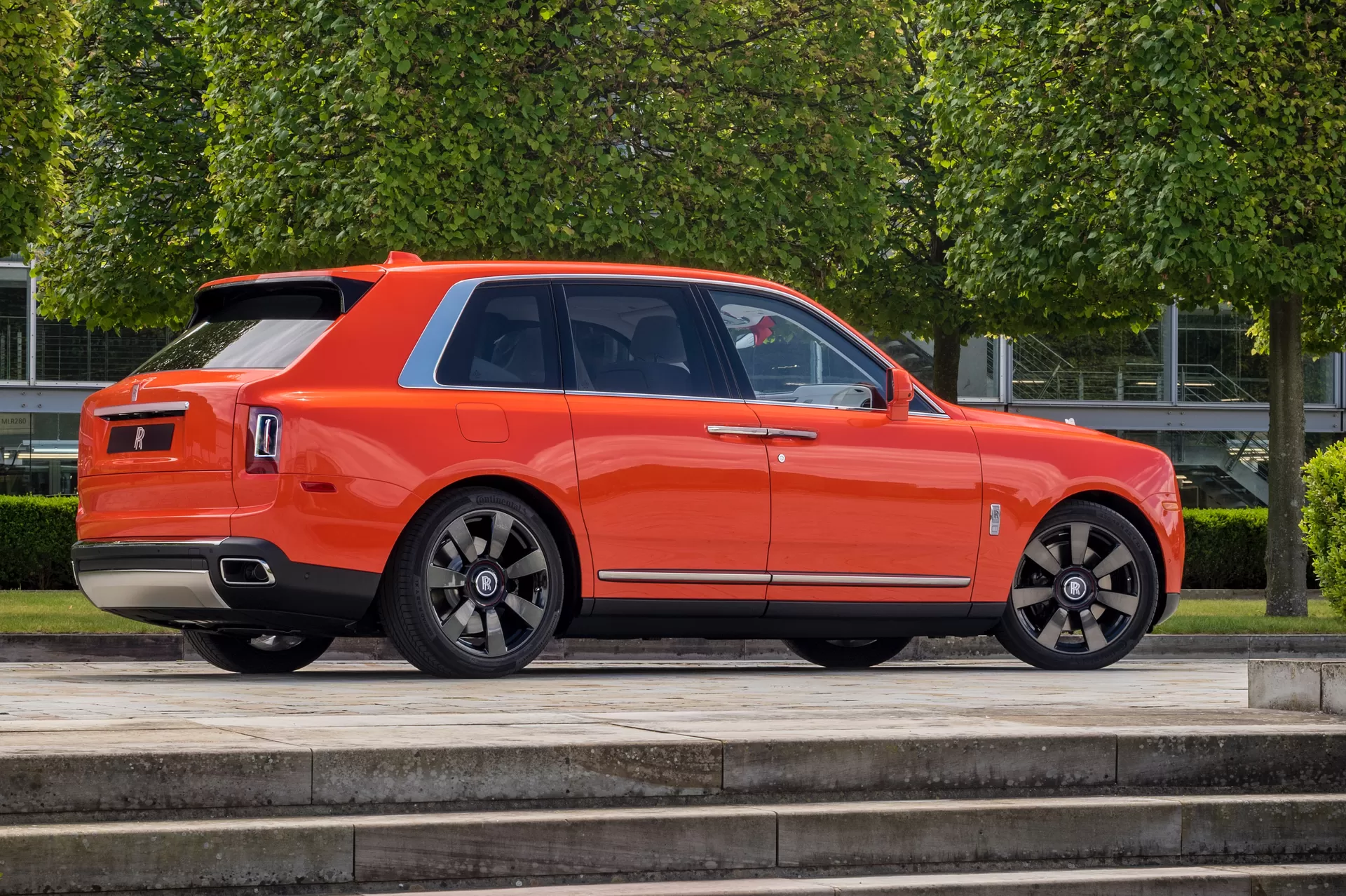 The exterior side-profile of the Rolls-Royce Fux Orange Cullinan.