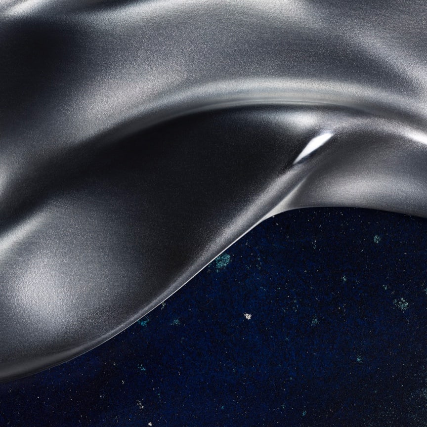 귀하의 영감과 우리의 재능으로 완성됩니다. 롤스로이스의 장인들과 공예 전문가들이 당신의 아이디어에서 영감을 얻어 현실로 만듭니다. 