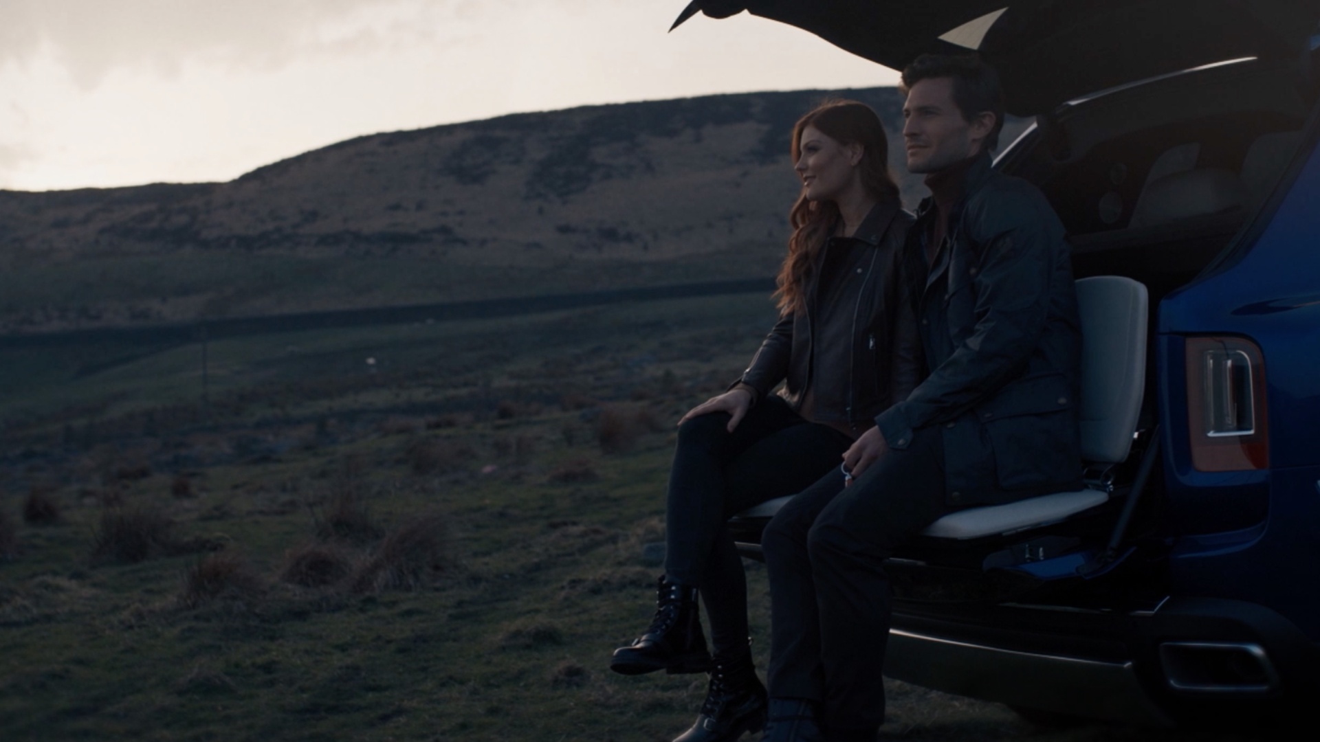 A couple enjoying the views from their Rolls-Royce Cullinan viewing suite accessory