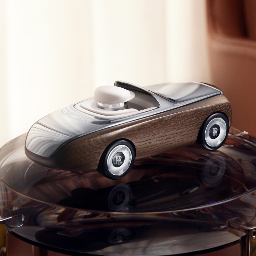 職人が丹精込めて作り上げたアクセサリーが、本物だけにこだわる貴方のロールス・ロイス体験をさらに特別なものに。