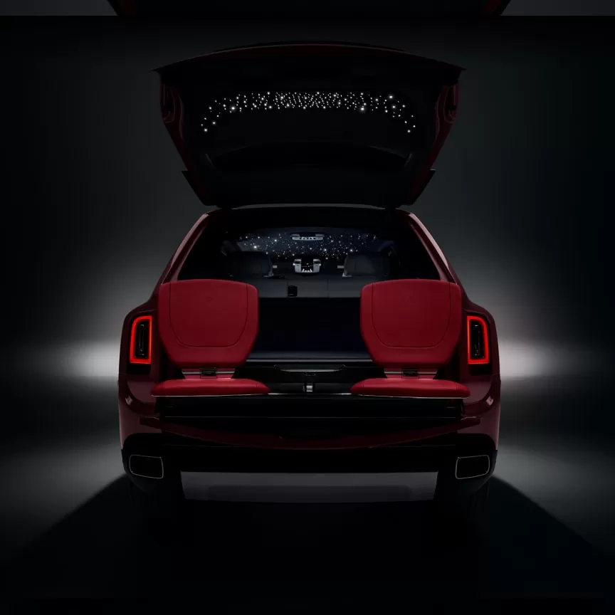 Tailor the journey for your entire family with Rolls-Royce accessories; made for care, comfort and recreation. 