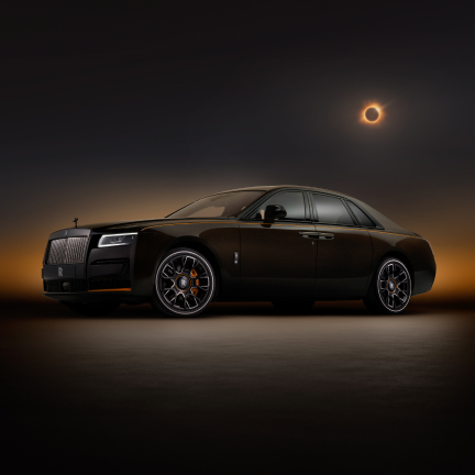 Inspired by the seldom-seen alignment of Sun and Moon, this Private Collection preserves the essence of a total solar eclipse — allowing owners to grasp and savour the fleeting phenomenon.