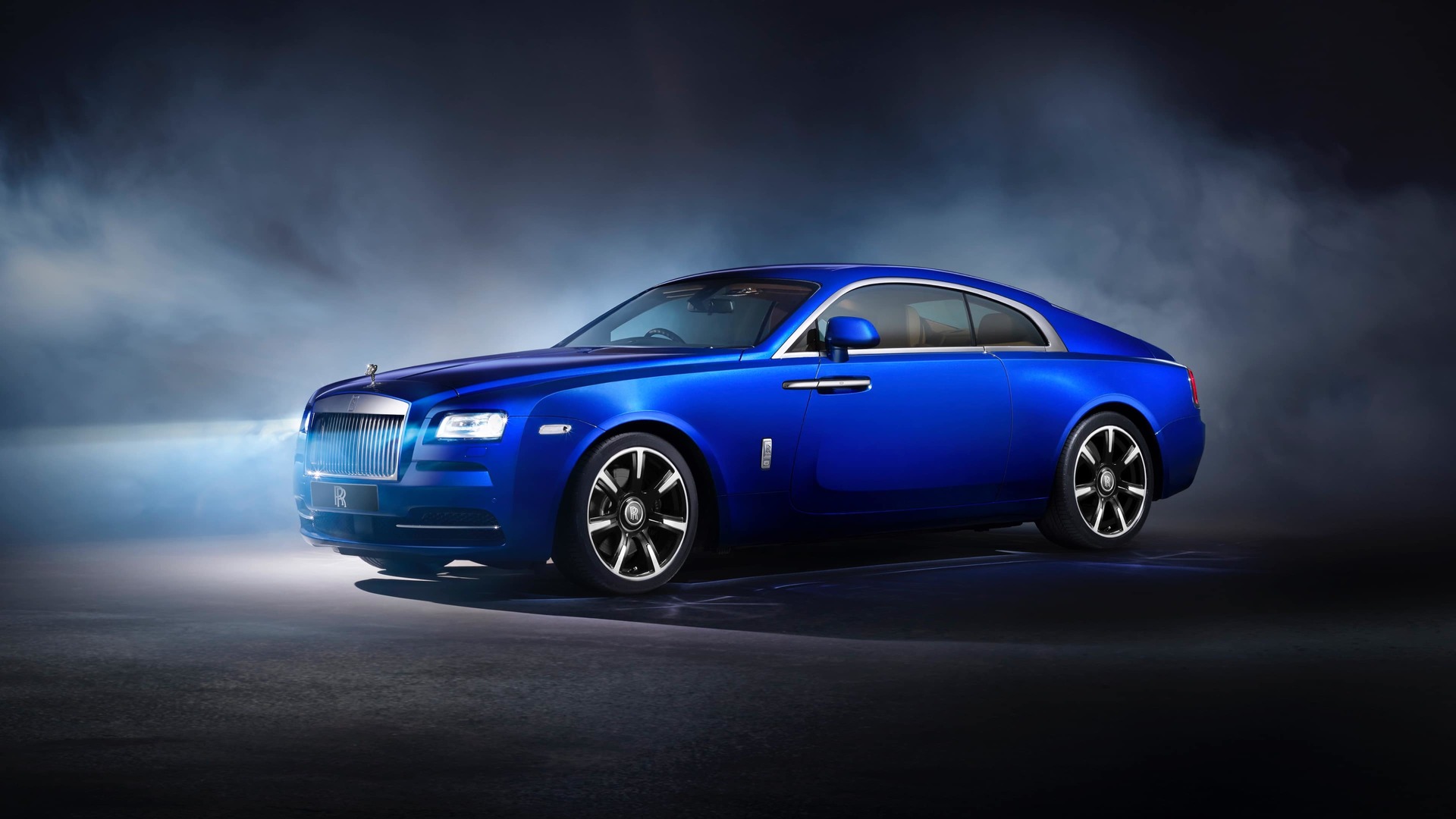 A blue Rolls-Royce Motor Cars Wraith with the two-tone silver and black finish wheel style 603