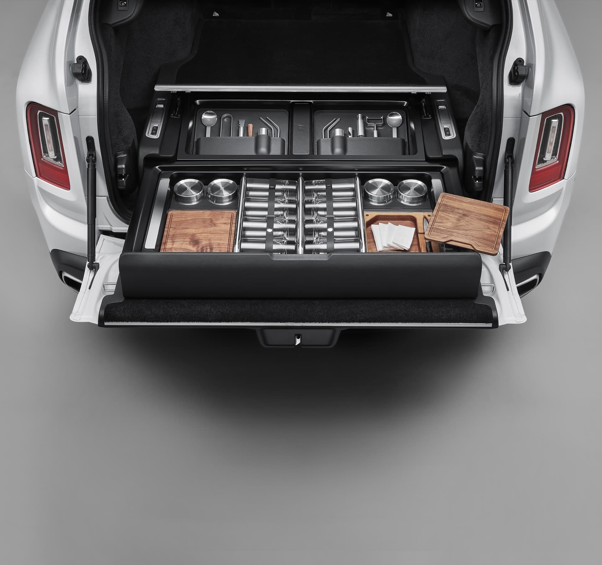 The Rolls-Royce Hosting Service offers a range of accoutrements to craft the perfect drink whilst enjoying the world’s most breathtaking vistas with Roll-Royce Cullinan motor car