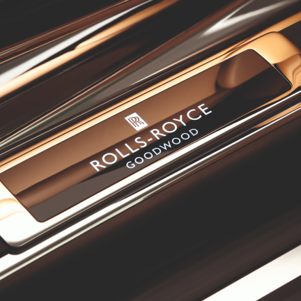 <p>Create an inviting glow to your vehicle with the Illuminated Treadplates, which work with the interior lighting of your Rolls-Royce. For a personal<br>
touch, add your own message or insignia, which can be included discreetly onto your treadplates.</p>
