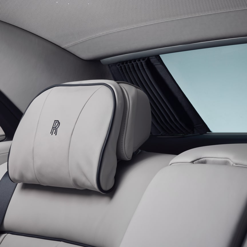 <p>Enhance the feeling of privacy for the rear occupants with electric curtains. These curtains are controlled effortlessly from the rear doors or on the driver’s door. Available as a rear windscreen curtain, or complete rear compartment curtains, including side windows.</p>