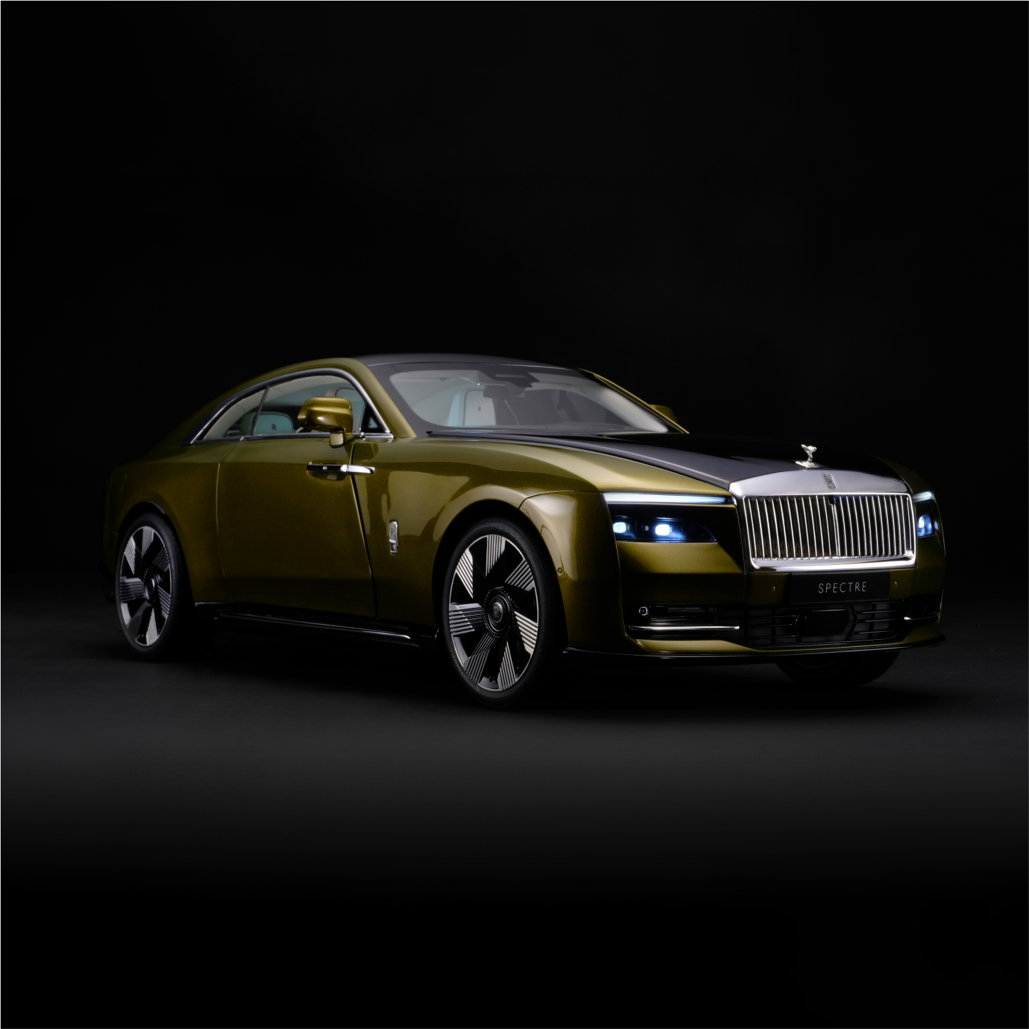 1:18 scale model of the Rolls-Royce Spectre motor car