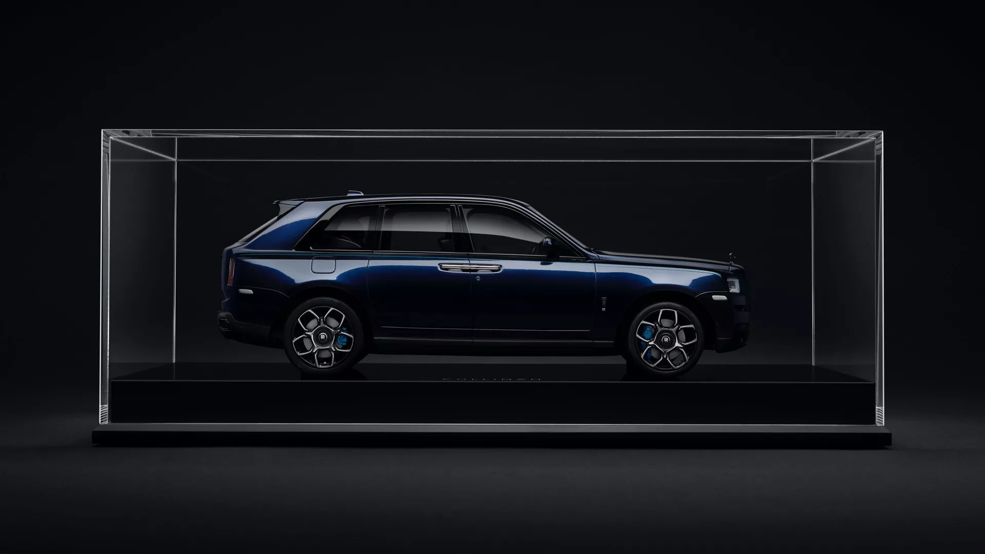 Chi tiết Rolls Royce Cullinan kèm giá bán 092023
