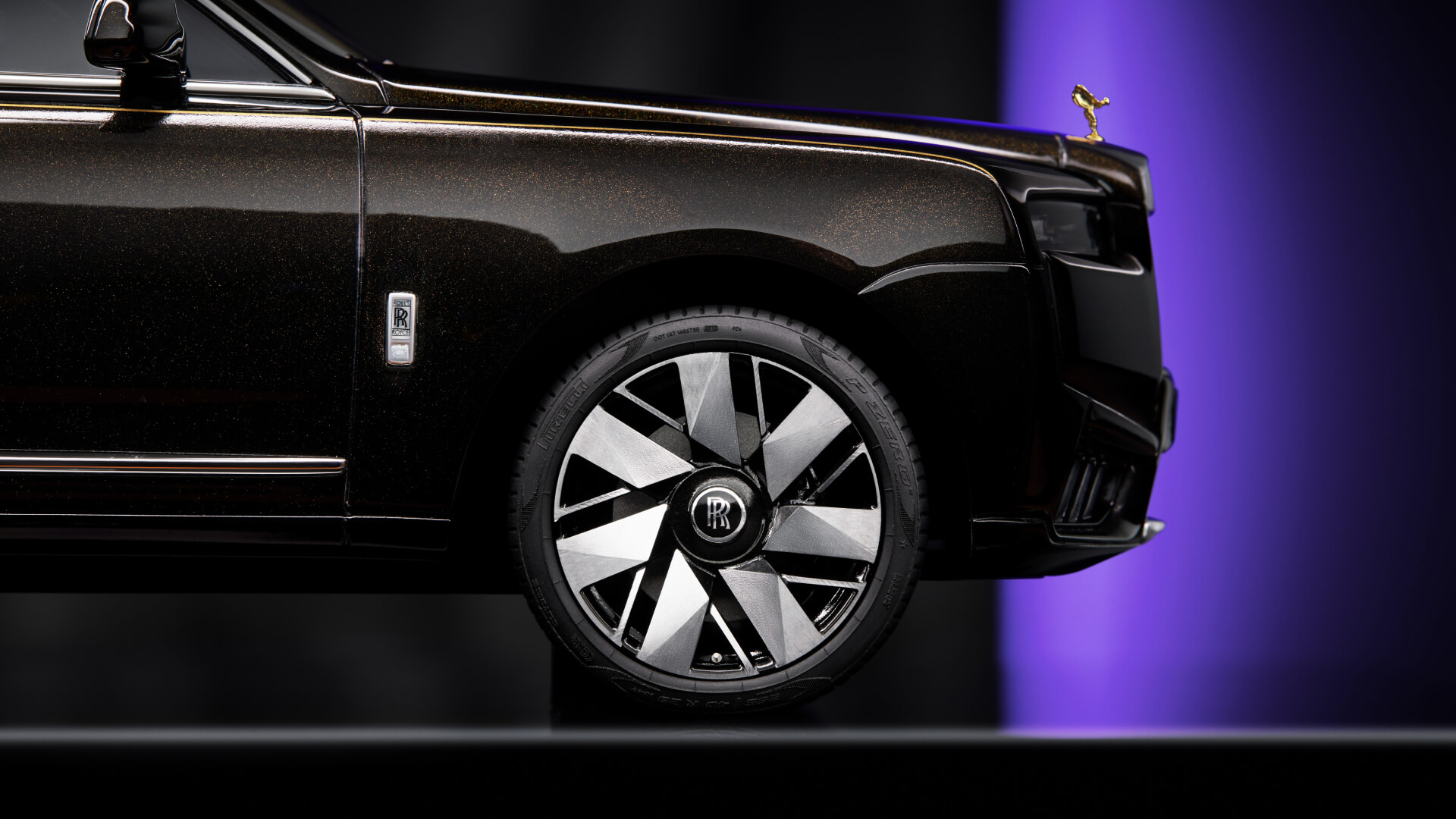 レプリカ・モデルカー CULLINAN Black Badge 1/18