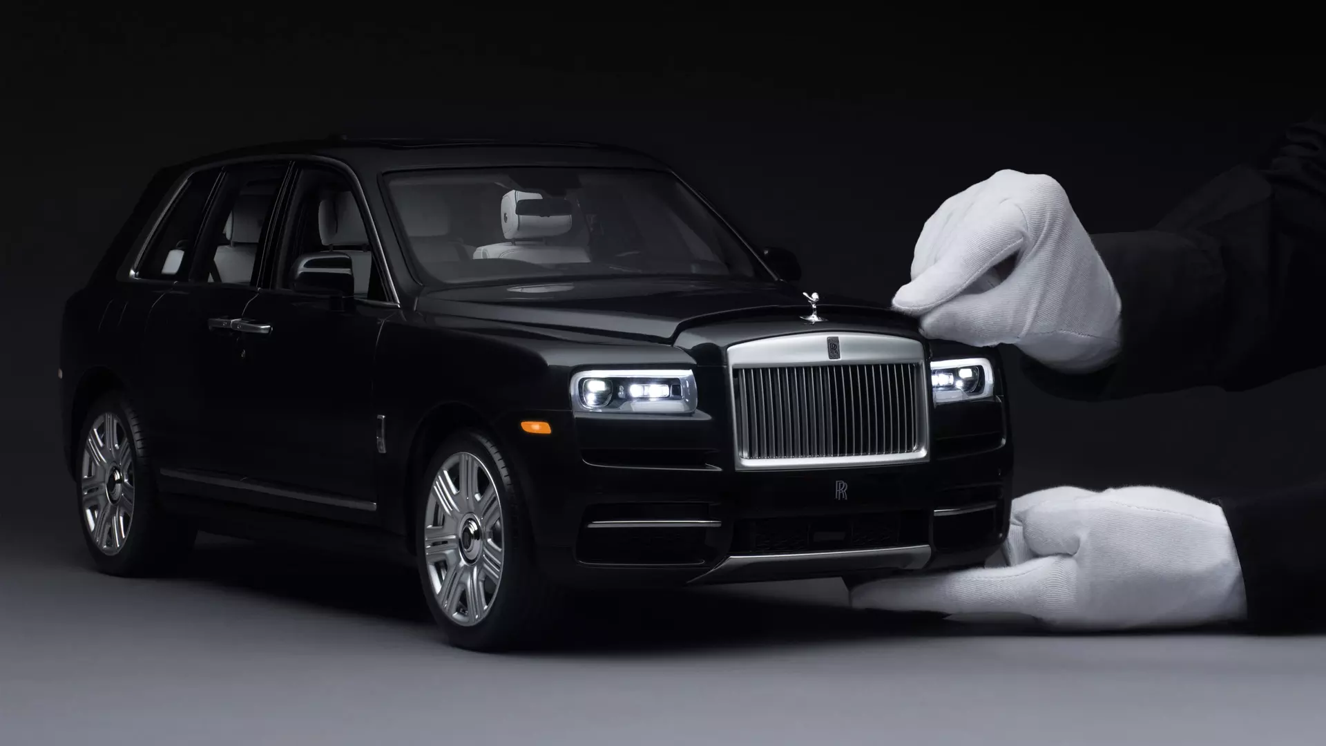 Xế hộp siêu sang RollsRoyce Cullinan có giá hơn 41 tỷ đồng tại Việt Nam #5 Xế hộp siêu sang RollsRoyce Cullinan có giá hơn 41 tỷ đồng tại Việt Nam