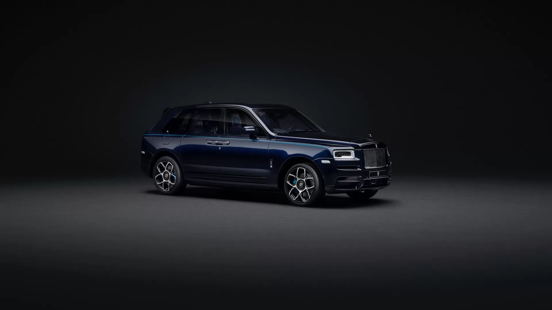 1:18 scale model of the Rolls-Royce Black Badge Cullinan motor car 