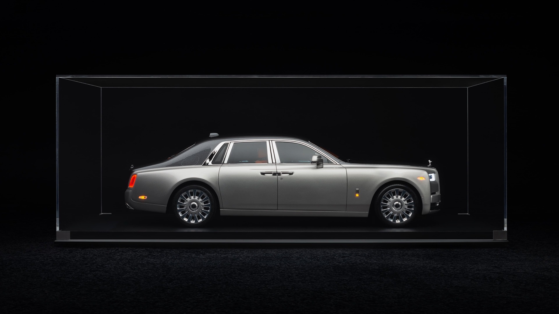 Side exterior view of the 1:8 scale model of the Rolls-Royce Phantom motor car in glass case