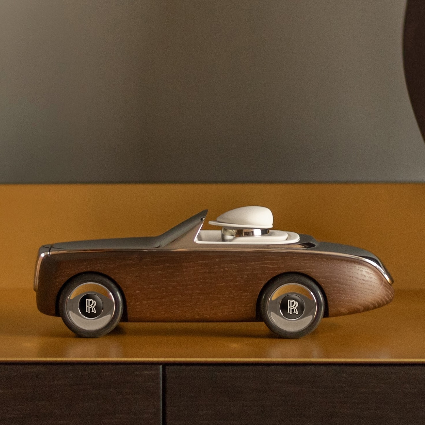 Close up of a Rolls-Royce Cameo