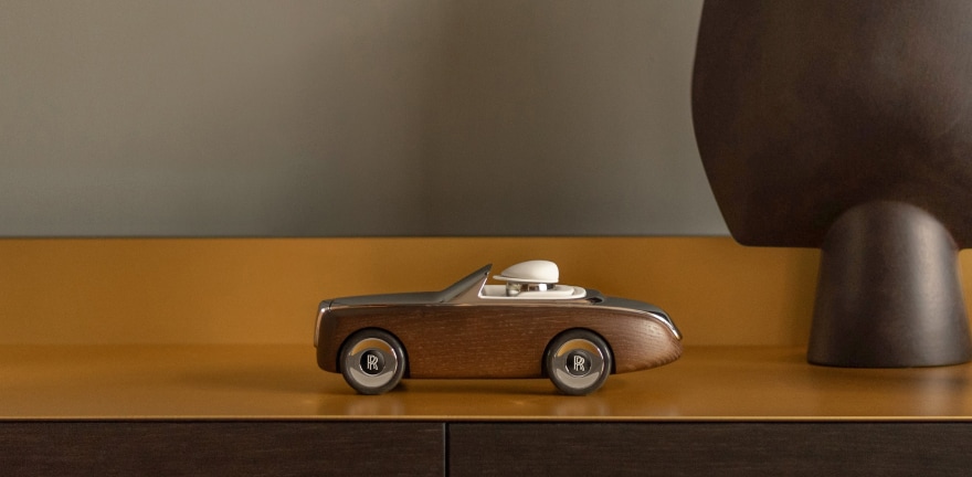 Close up of a Rolls-Royce Cameo