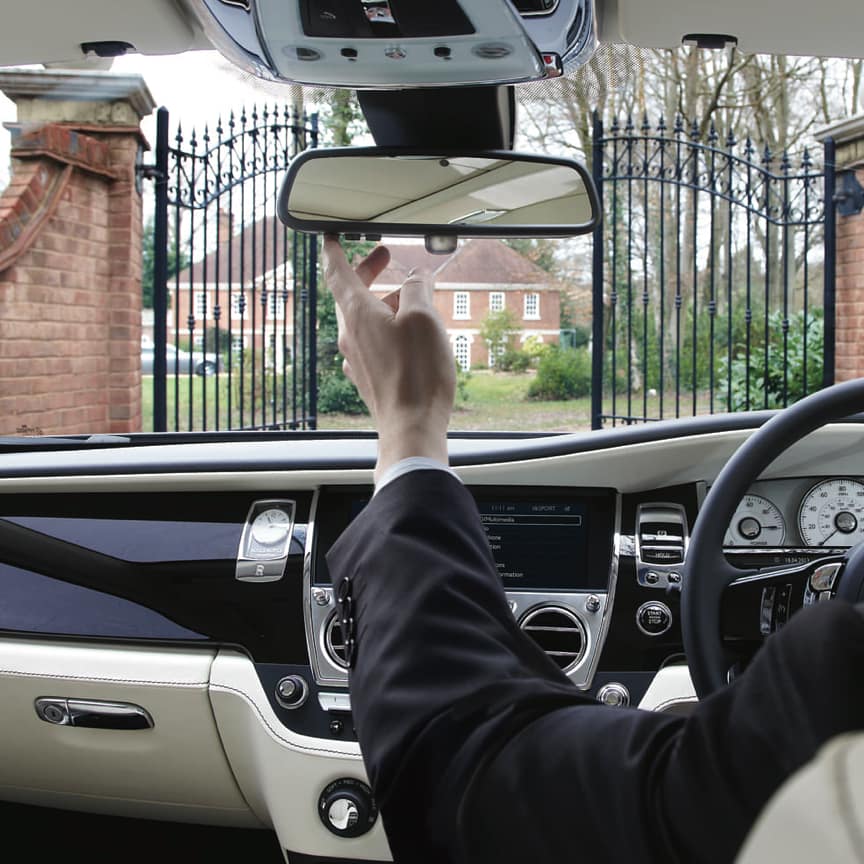 <p>Seamlessly effortless, these control buttons, fitted to the replacement rear view mirror, enable you to programme a range of remote functions, such as opening/closing a garage door or gate, and turning lights or other appliances on and off.<br>
<br>
Please note: Restrictions on the use of remote control apply in certain countries.</p>