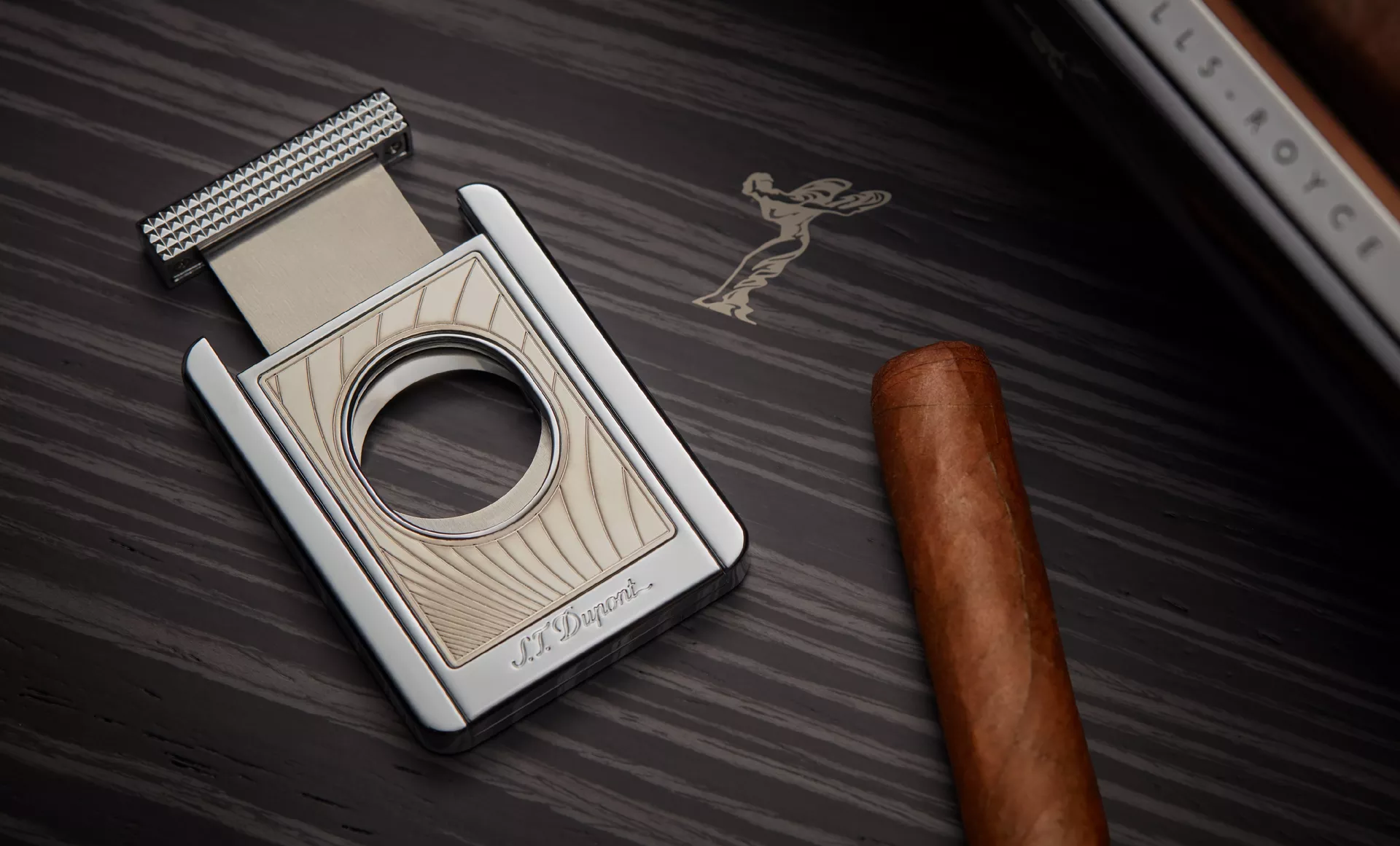 A front shot of a Cigar and lighter placed inside the Cellarette