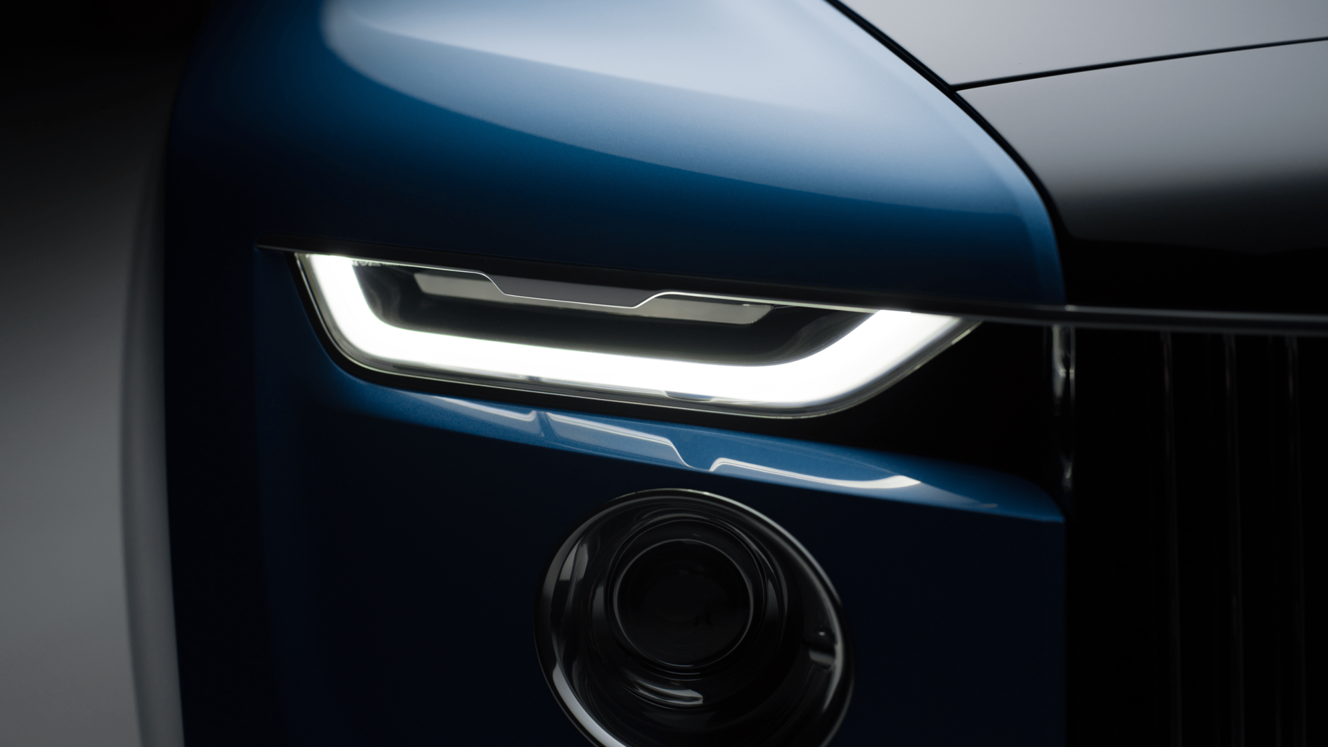 close up of the Boat Tail front right headlight 