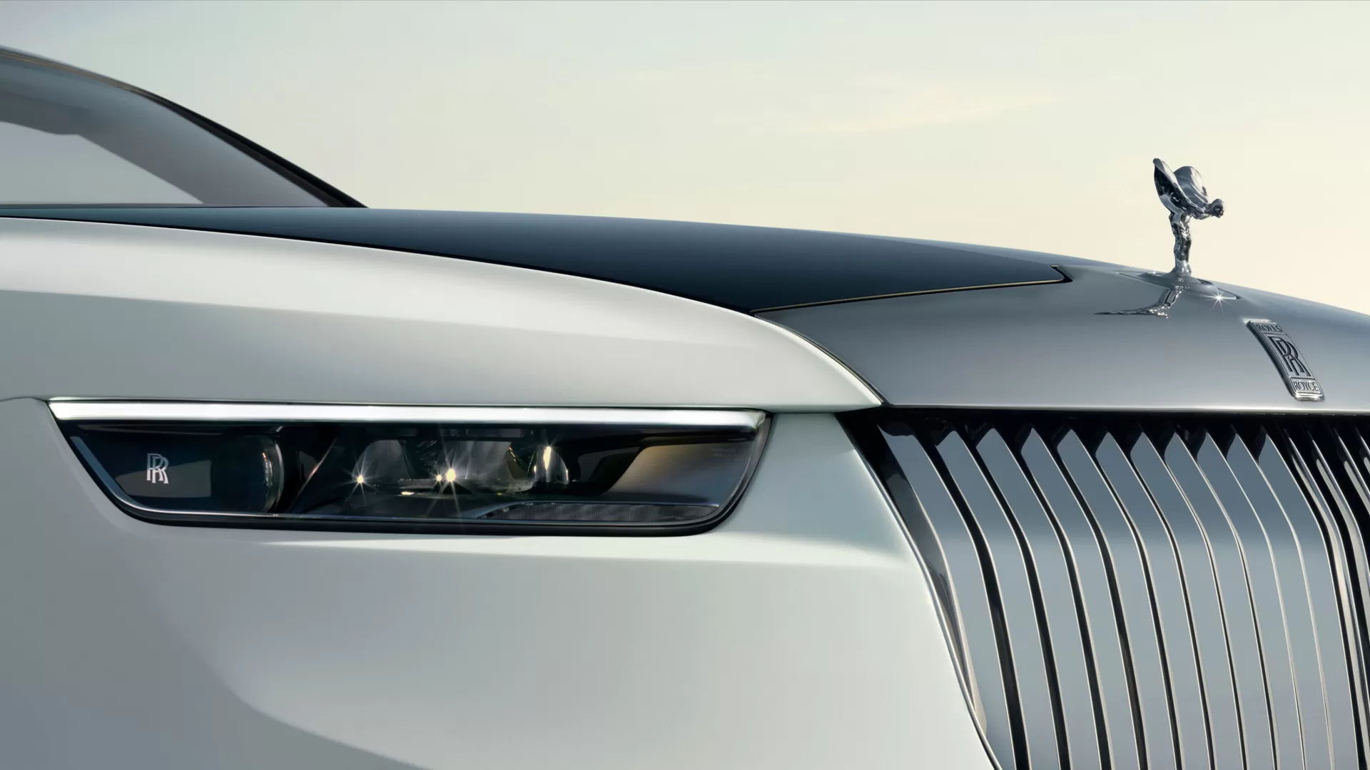 Exterior image of Arcadia Droptail grille and SOE on bonnet